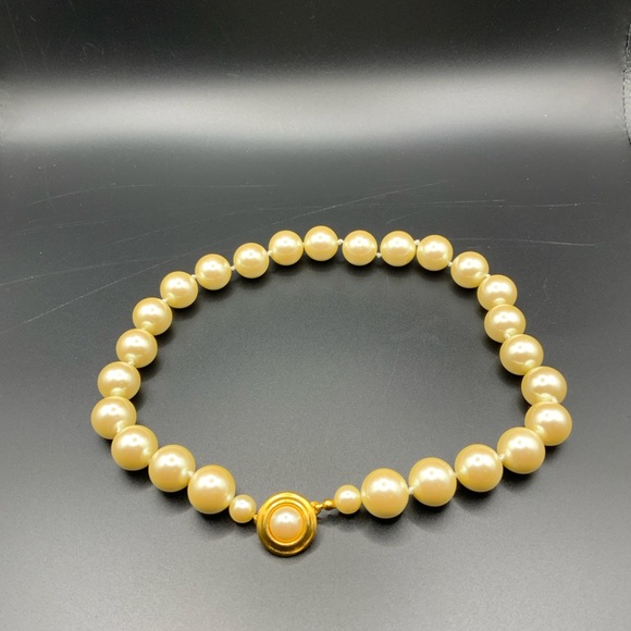Vintage Carolee Trifari Faux Pearl Necklace 16” Hidden clasp - Picture 2 of 5